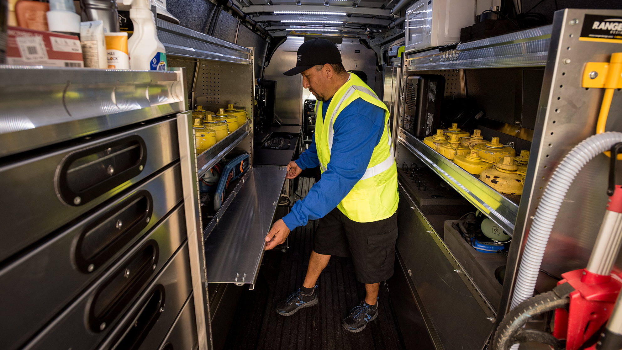 advanced-leak-dectection-technologies-feature-image.png San Jose Water employee looking through the back of his organized truck.