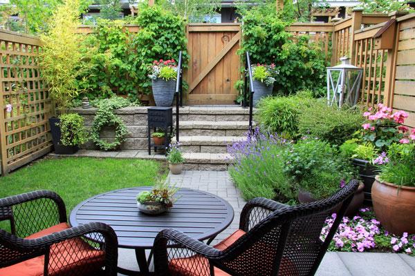 Beautiful Green Garden Retreat