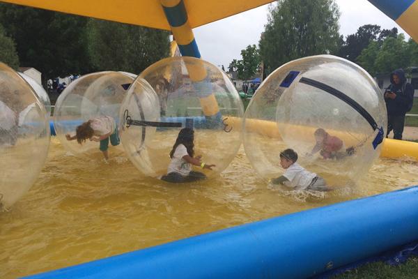 Kids Water Challenge Rolling in Balls